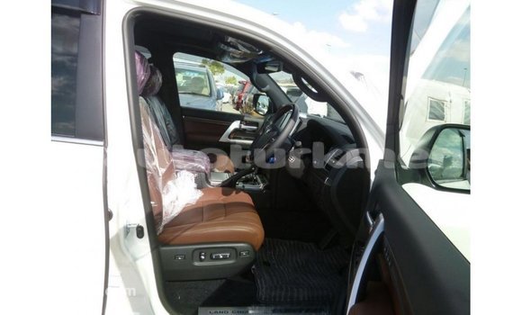 Buy Import Toyota Land Cruiser White Car in Import - Dubai in Ahal Buy Import Toyota Land Cruiser White Car in Import - Dubai in Ahal