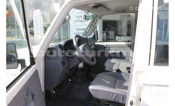 Buy Import Toyota Land Cruiser White Car in Import - Dubai in Ahal Buy Import Toyota Land Cruiser White Car in Import - Dubai in Ahal