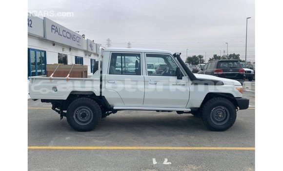 Buy Import Toyota Land Cruiser White Car in Import - Dubai in Ahal Buy Import Toyota Land Cruiser White Car in Import - Dubai in Ahal