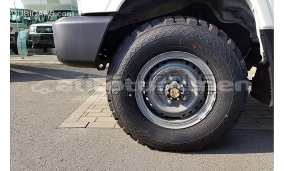 Buy Import Toyota Land Cruiser White Car in Import - Dubai in Ahal Buy Import Toyota Land Cruiser White Car in Import - Dubai in Ahal