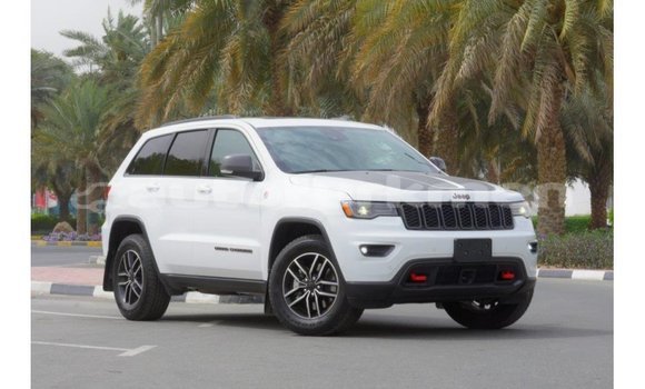 Buy Import Jeep Grand Cherokee White Car in Import - Dubai in Ahal