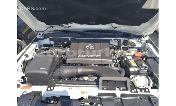 Buy Import Mitsubishi Pajero White Car in Import - Dubai in Ahal Buy Import Mitsubishi Pajero White Car in Import - Dubai in Ahal