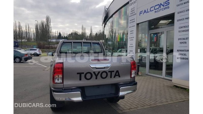 Big with watermark toyota hilux ahal import dubai 3148