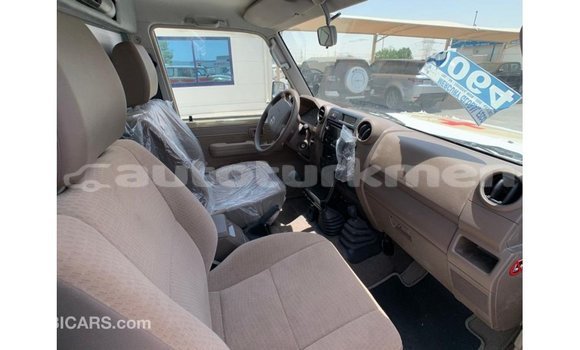 Buy Import Toyota Land Cruiser Beige Car in Import - Dubai in Ahal Buy Import Toyota Land Cruiser Beige Car in Import - Dubai in Ahal