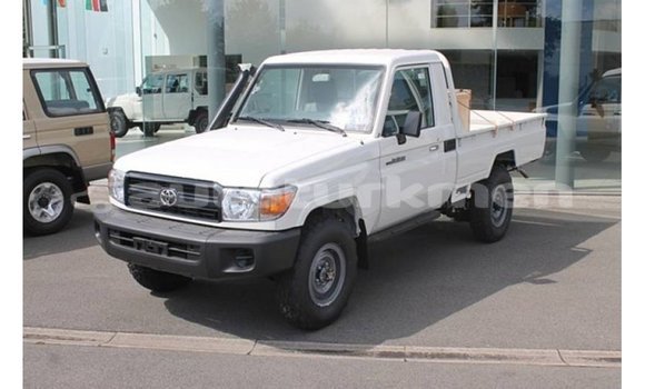 Buy Import Toyota Land Cruiser White Car in Import - Dubai in Ahal Buy Import Toyota Land Cruiser White Car in Import - Dubai in Ahal
