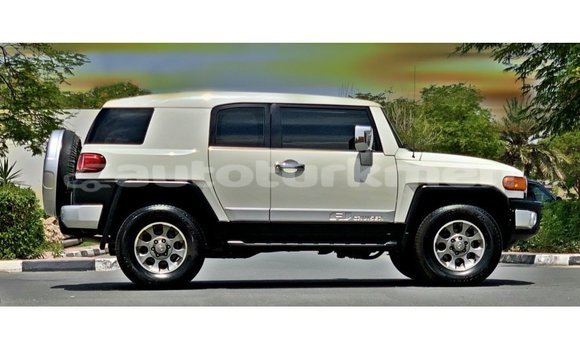 Buy Import Toyota FJ Cruiser White Car in Import - Dubai in Ahal Buy Import Toyota FJ Cruiser White Car in Import - Dubai in Ahal