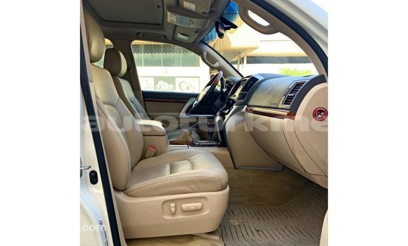 Buy Import Toyota Land Cruiser White Car in Import - Dubai in Ahal Buy Import Toyota Land Cruiser White Car in Import - Dubai in Ahal