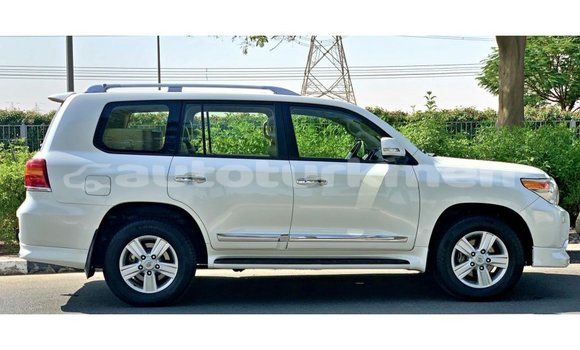 Buy Import Toyota Land Cruiser White Car in Import - Dubai in Ahal Buy Import Toyota Land Cruiser White Car in Import - Dubai in Ahal