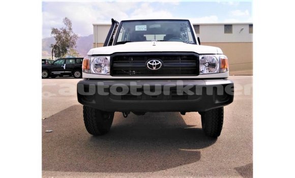 Buy Import Toyota Land Cruiser White Car in Import - Dubai in Ahal