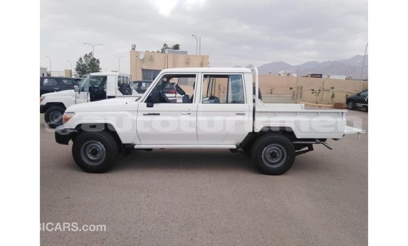 Buy Import Toyota Land Cruiser White Car in Import - Dubai in Ahal Buy Import Toyota Land Cruiser White Car in Import - Dubai in Ahal