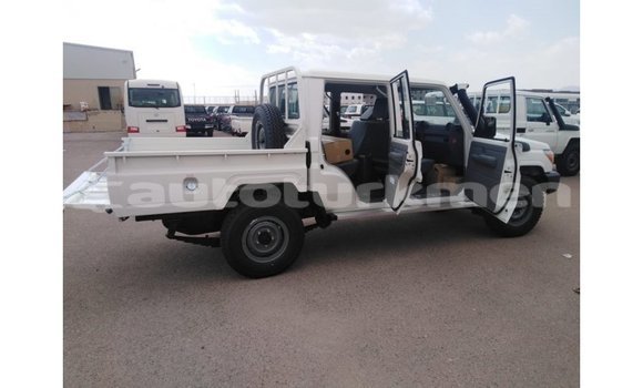 Buy Import Toyota Land Cruiser White Car in Import - Dubai in Ahal Buy Import Toyota Land Cruiser White Car in Import - Dubai in Ahal