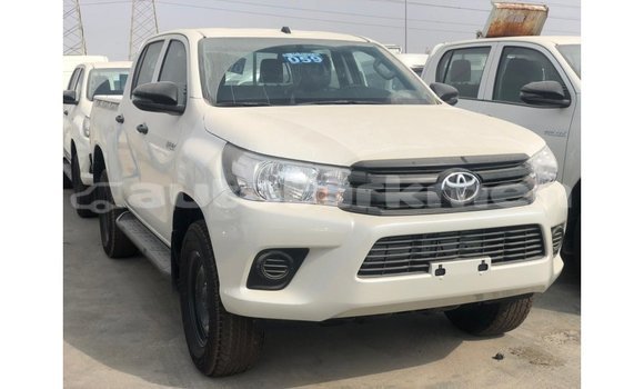 Buy Import Toyota Hilux White Car in Import - Dubai in Ahal