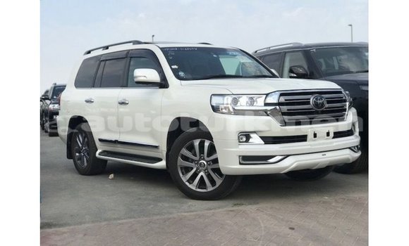 Buy Import Toyota Land Cruiser White Car in Import - Dubai in Ahal