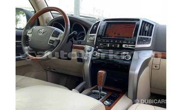 Buy Import Toyota Land Cruiser White Car in Import - Dubai in Ahal Buy Import Toyota Land Cruiser White Car in Import - Dubai in Ahal