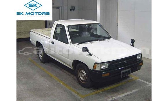 Buy Import Toyota Hilux White Car in Import - Dubai in Ahal