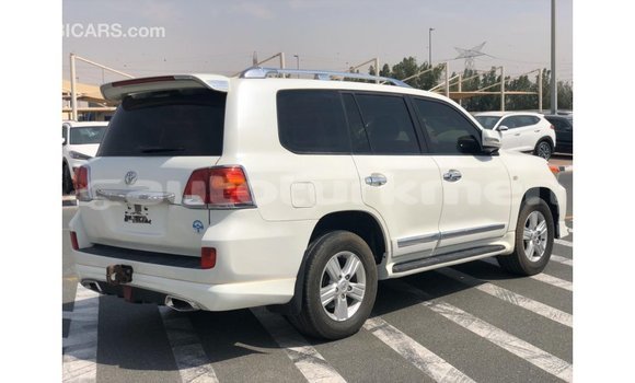 Buy Import Toyota Land Cruiser White Car in Import - Dubai in Ahal Buy Import Toyota Land Cruiser White Car in Import - Dubai in Ahal