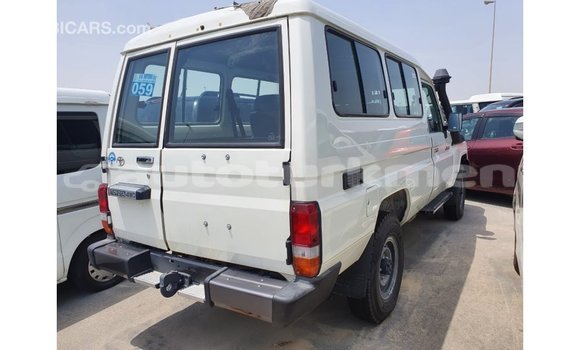 Buy Import Toyota Land Cruiser White Car in Import - Dubai in Ahal Buy Import Toyota Land Cruiser White Car in Import - Dubai in Ahal