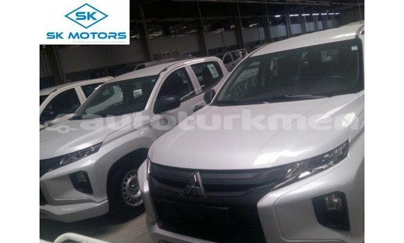 Buy Import Mitsubishi L200 White Car in Import - Dubai in Ahal