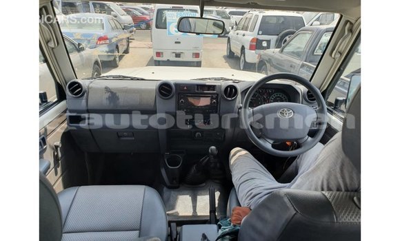 Buy Import Toyota Land Cruiser White Car in Import - Dubai in Ahal Buy Import Toyota Land Cruiser White Car in Import - Dubai in Ahal
