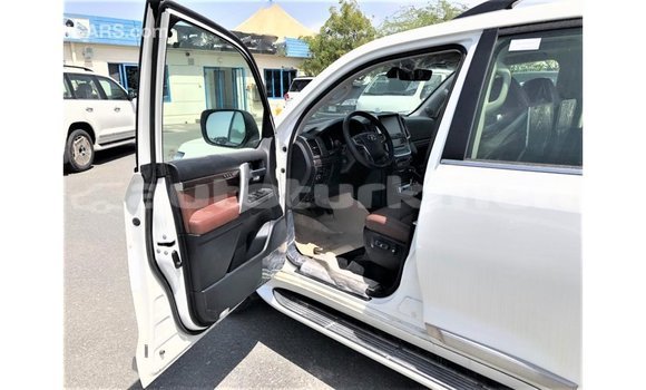 Buy Import Toyota Land Cruiser White Car in Import - Dubai in Ahal Buy Import Toyota Land Cruiser White Car in Import - Dubai in Ahal