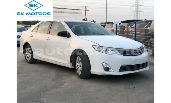 Buy Import Toyota Camry White Car in Import - Dubai in Ahal