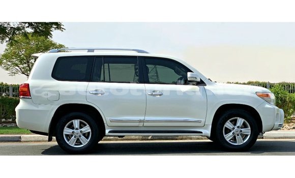 Buy Import Toyota Land Cruiser White Car in Import - Dubai in Ahal Buy Import Toyota Land Cruiser White Car in Import - Dubai in Ahal