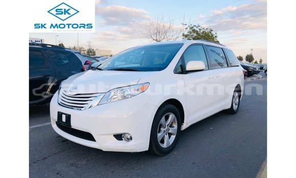 Buy Import Toyota Sienna White Car in Import - Dubai in Ahal