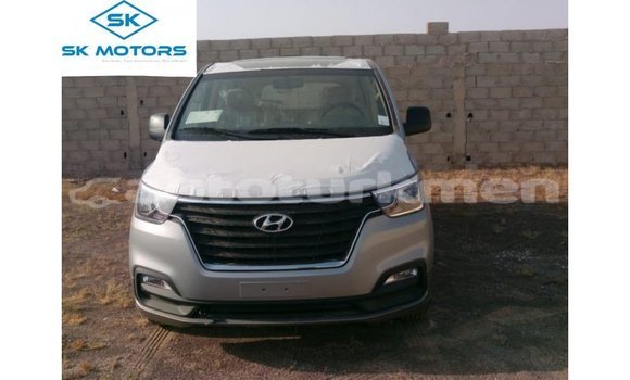 Buy Import Hyundai Chorus Brown Truck in Import - Dubai in Ahal