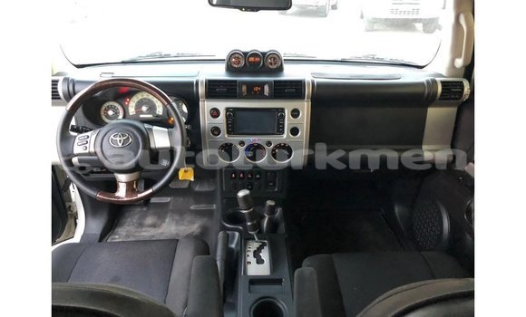 Buy Import Toyota FJ Cruiser White Car in Import - Dubai in Ahal Buy Import Toyota FJ Cruiser White Car in Import - Dubai in Ahal