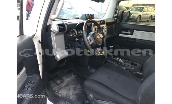 Buy Import Toyota FJ Cruiser White Car in Import - Dubai in Ahal Buy Import Toyota FJ Cruiser White Car in Import - Dubai in Ahal