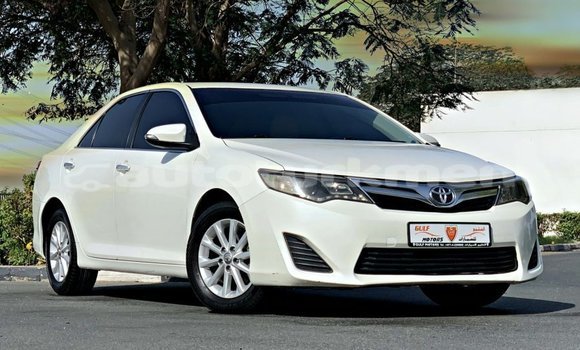 Buy Import Toyota Camry White Car in Import - Dubai in Ahal