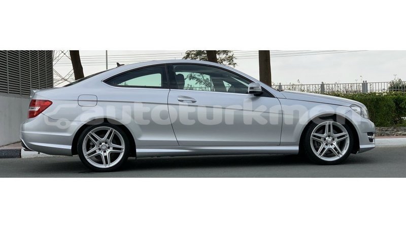 Big with watermark mercedes benz 190 ahal import dubai 3797