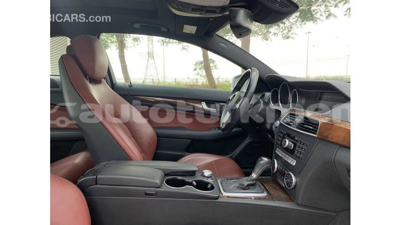 Big with watermark mercedes benz 190 ahal import dubai 3797