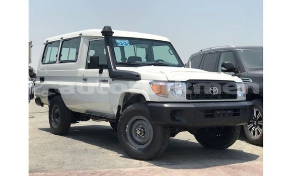Buy Import Toyota Land Cruiser White Car in Import - Dubai in Ahal