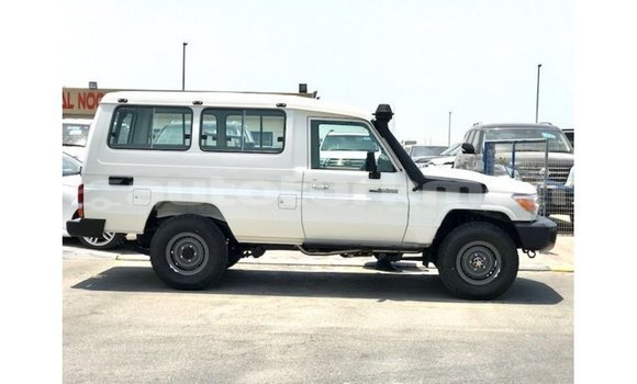 Buy Import Toyota Land Cruiser White Car in Import - Dubai in Ahal Buy Import Toyota Land Cruiser White Car in Import - Dubai in Ahal