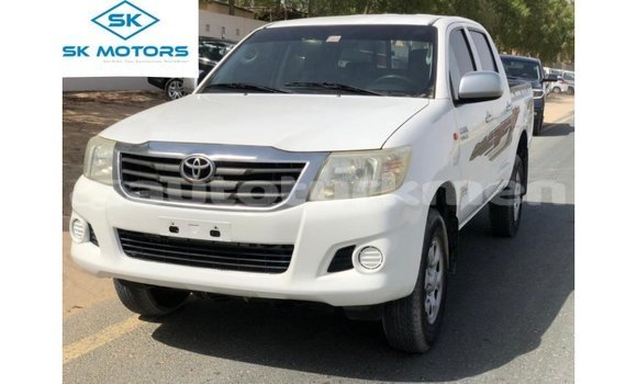 Buy Import Toyota Hilux White Car in Import - Dubai in Ahal