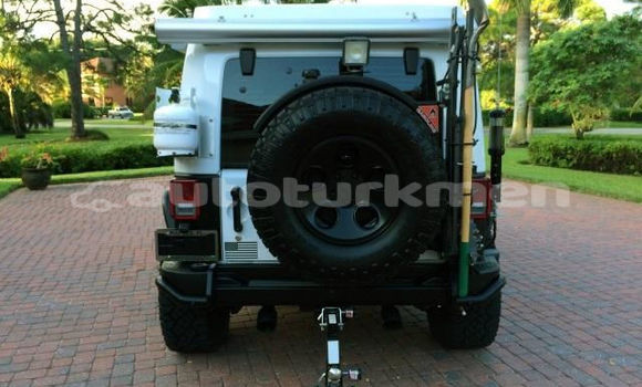 Buy Used Jeep Wrangler White Car in Akdepe in Dasoguz Buy Used Jeep Wrangler White Car in Akdepe in Dasoguz