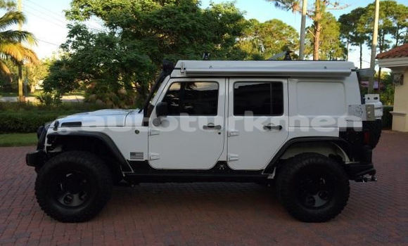 Buy Used Jeep Wrangler White Car in Akdepe in Dasoguz Buy Used Jeep Wrangler White Car in Akdepe in Dasoguz