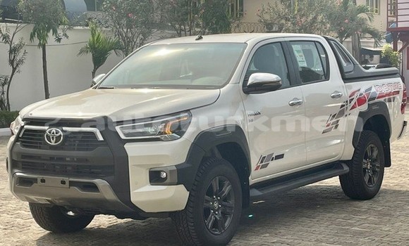 Buy Used Toyota Hilux White Car in Asgabat in Asgabat Buy Used Toyota Hilux White Car in Asgabat in Asgabat