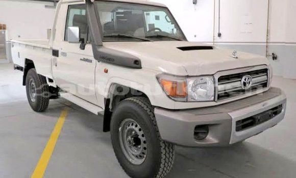 Buy Used Toyota Land Cruiser White Car in Asgabat in Asgabat Buy Used Toyota Land Cruiser White Car in Asgabat in Asgabat