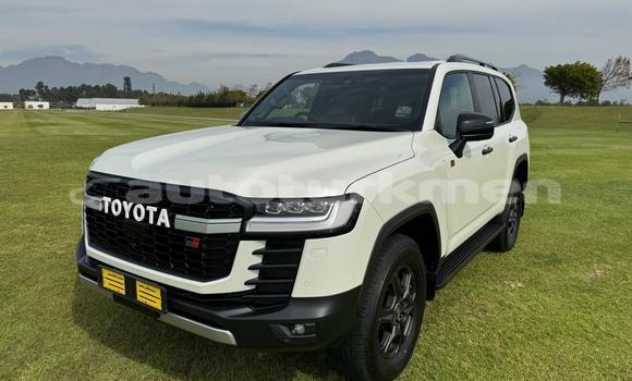Buy Used Toyota Land Cruiser White Car in Asgabat in Asgabat Buy Used Toyota Land Cruiser White Car in Asgabat in Asgabat