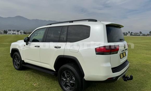 Buy Used Toyota Land Cruiser White Car in Asgabat in Asgabat Buy Used Toyota Land Cruiser White Car in Asgabat in Asgabat