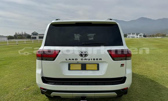 Buy Used Toyota Land Cruiser White Car in Asgabat in Asgabat Buy Used Toyota Land Cruiser White Car in Asgabat in Asgabat