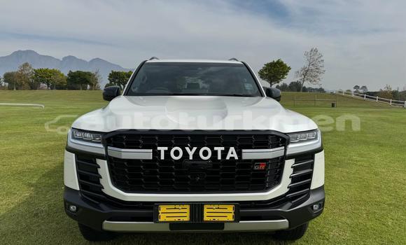 Buy Used Toyota Land Cruiser White Car in Asgabat in Asgabat Buy Used Toyota Land Cruiser White Car in Asgabat in Asgabat