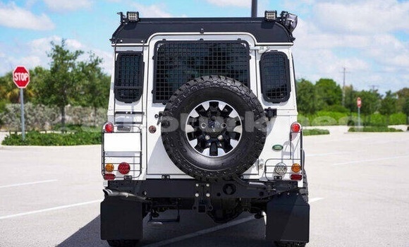 Buy Used Land Rover Defender White Car in Asgabat in Asgabat Buy Used Land Rover Defender White Car in Asgabat in Asgabat