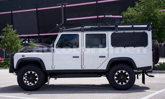 Buy Used Land Rover Defender White Car in Asgabat in Asgabat Buy Used Land Rover Defender White Car in Asgabat in Asgabat