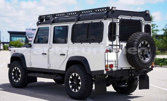 Buy Used Land Rover Defender White Car in Asgabat in Asgabat Buy Used Land Rover Defender White Car in Asgabat in Asgabat