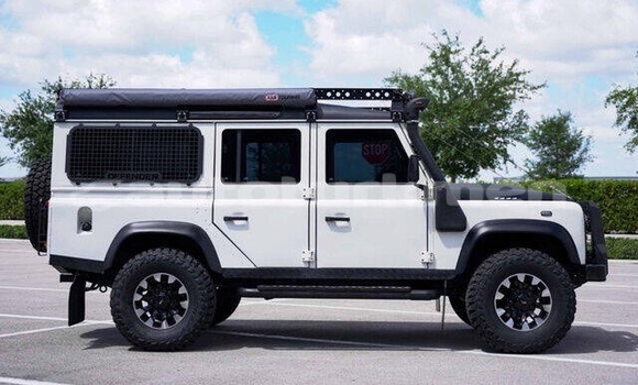 Buy Used Land Rover Defender White Car in Asgabat in Asgabat Buy Used Land Rover Defender White Car in Asgabat in Asgabat