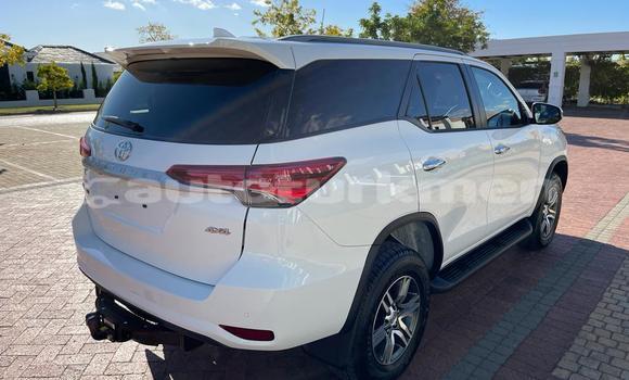 Buy Used Toyota Fortuner White Car in Asgabat in Asgabat Buy Used Toyota Fortuner White Car in Asgabat in Asgabat