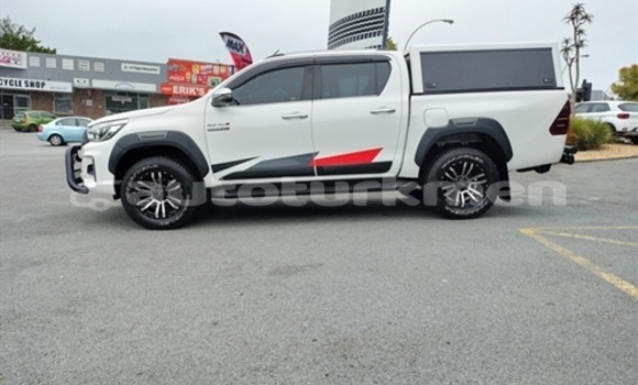 Buy Used Toyota Hilux White Car in Asgabat in Asgabat Buy Used Toyota Hilux White Car in Asgabat in Asgabat